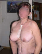 Photos des seins de Suzynue13, cravate obligatoire!!!