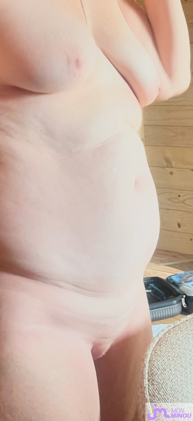 Photos de minous : L&eacute;g&egrave;rement poilue fris&eacute;e ou toute lisse comment la pr&eacute;f&eacute;r&eacute;e vous nous c&rsquo;est totalement ras&eacute;e 